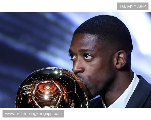 登贝莱泪洒领奖台！从巴萨罪人到金球巨星，登贝莱加盟巴萨转会费