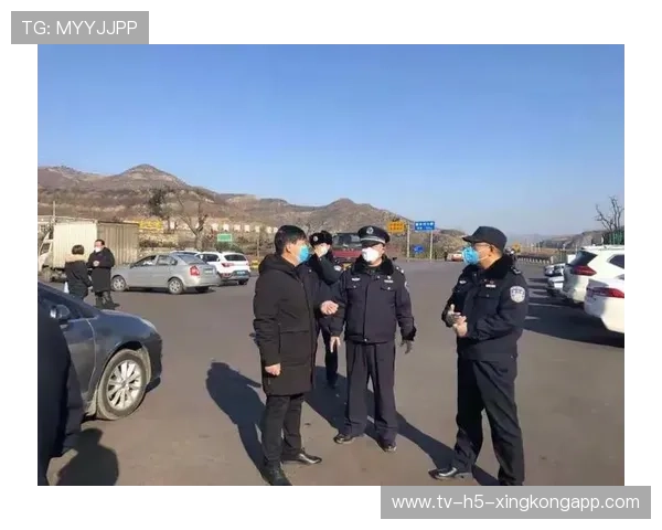 山东泰山祖马指挥防线站位，禁区内完全掌控