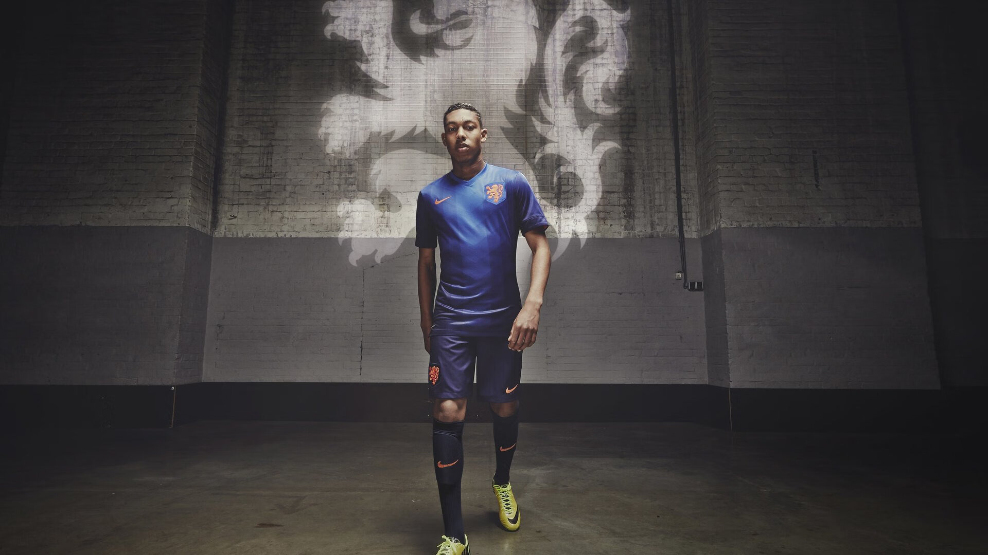 星空娱乐棋牌官网-桑德兰1-1埃弗顿，裁判禁区手球判罚引争议。，埃弗顿桑德罗